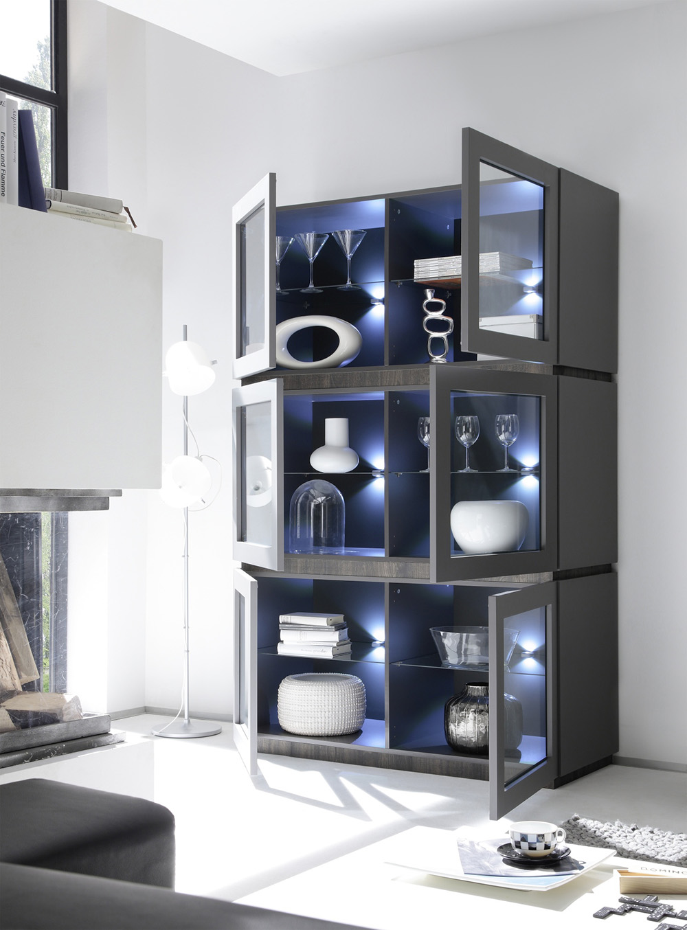 Mobile Vetrina a 6 ante in vetro grigio opaco con zoccolo e fascia grigia