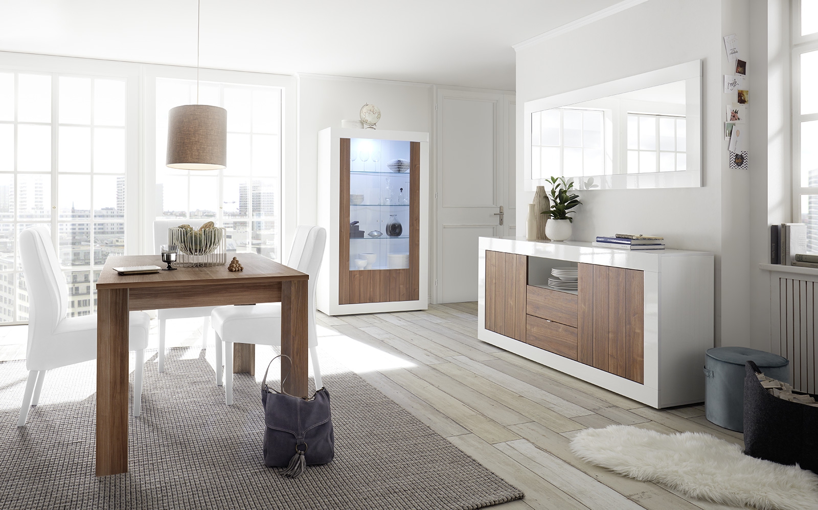 Sala completa di design con Madia, Vetrina e Tavolo allungabile, finitura Bianco Lucido e Noce Dark