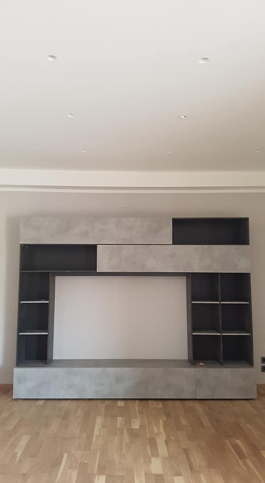 Grande parete attrezzata moderna con libreria, 2 ribalte e vasistas, finitura Bianca e Beton