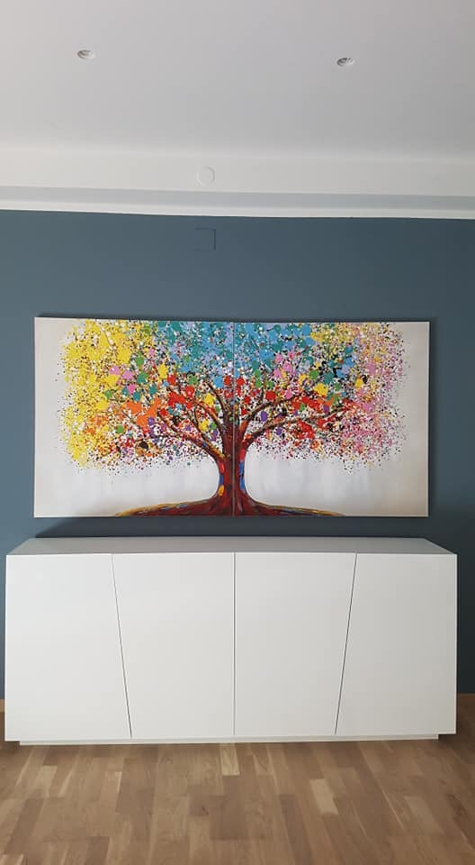 Credenza con ante asimmetriche di piccole dimensioni, Bianco lucido