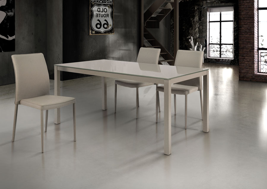 Tavolo in vetro Tortora con 1 allunga da 50 cm.