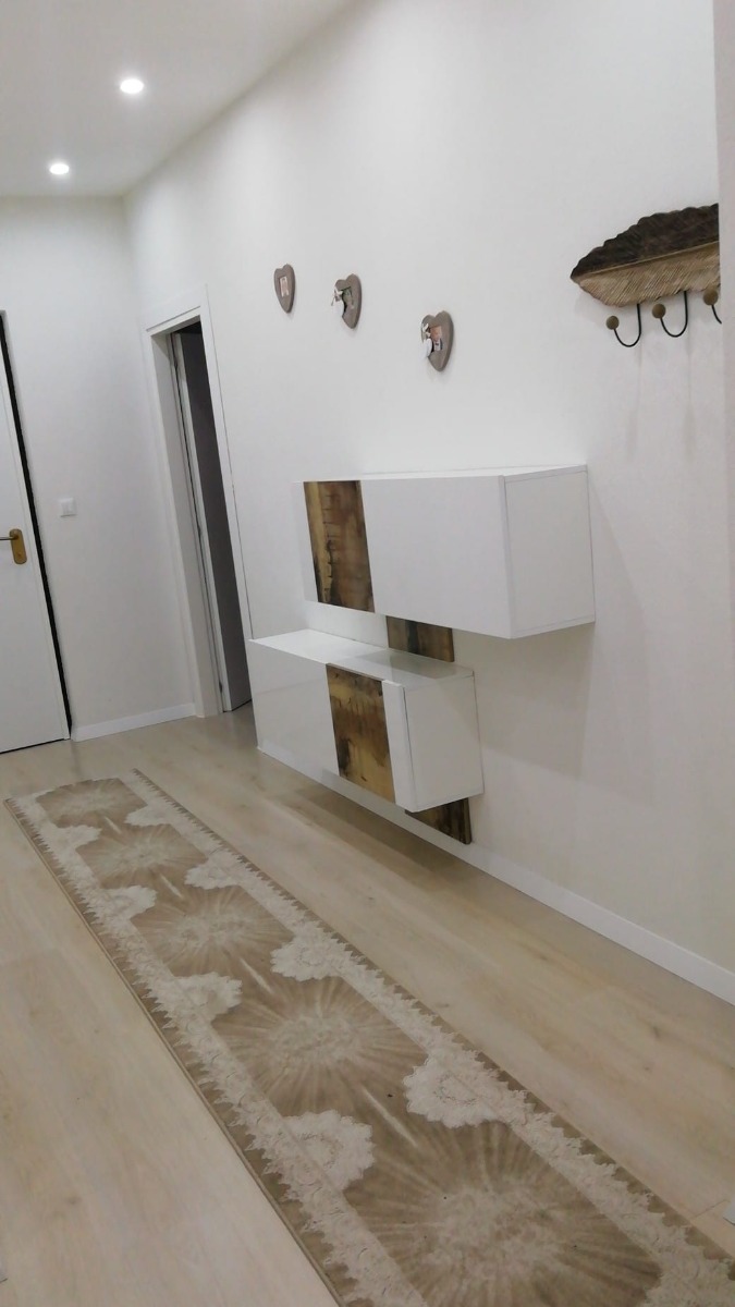 ACQUISTA ANCHE TU Scarpiera doppia finitura Bianco Lucido e Pero, design orizzontale e moderno