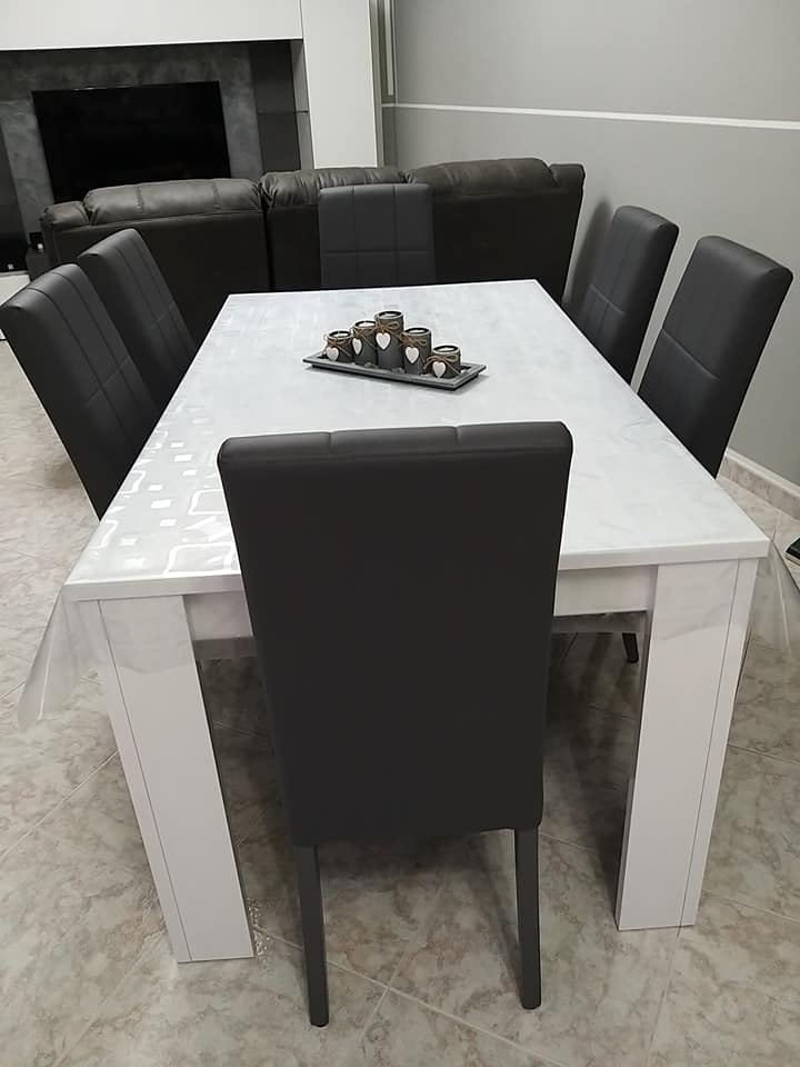 Tavolo a 6 posti, bianco laccato lucido serigrafato