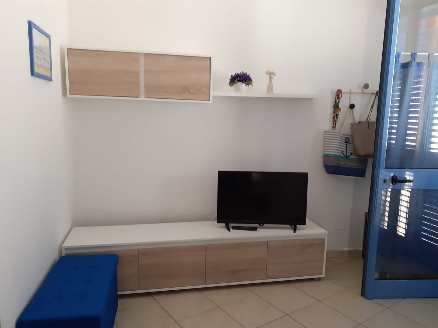 ACQUISTA ANCHE TU Parete attrezzata moderna, con base tv, pensili e mensola, bianco artik e rovere canadian