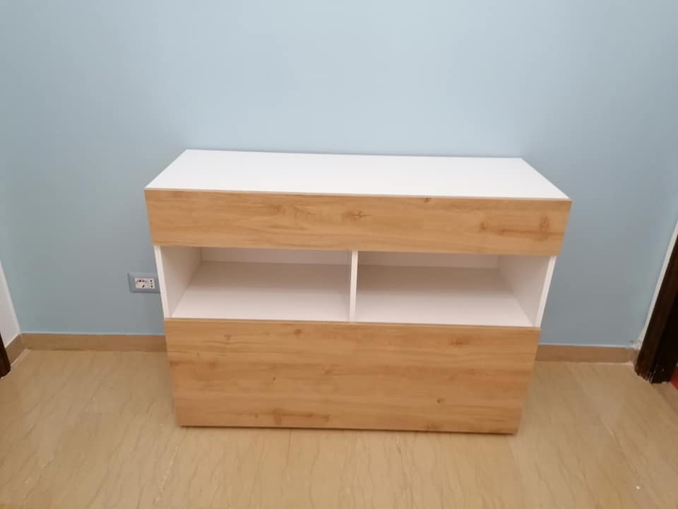 Madia economica moderna, 1 anta ribalta 1 cassetto, finitura Bianco lucido e Rovere cadiz