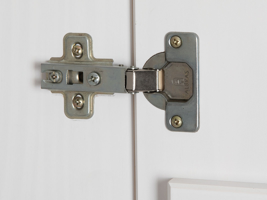 Armadio con 3 ante battenti e 2 cassetti in finitura bianco 