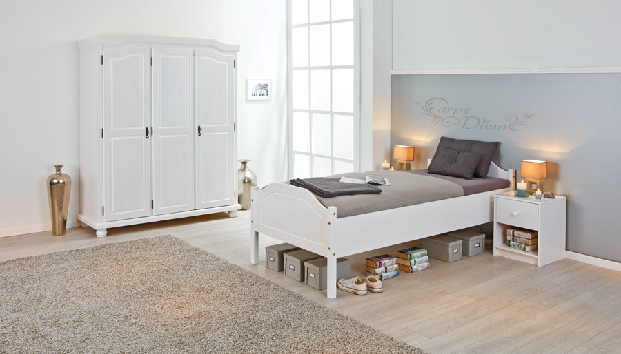 Letto in legno massello, disponibile in bianco o legno naturale