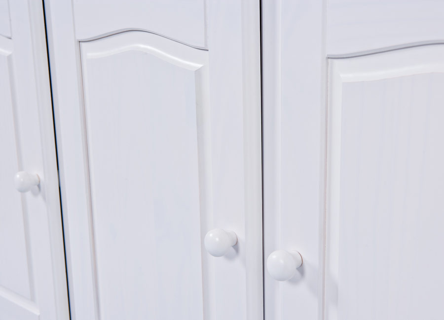 Credenza in legno massiccio a tre ante e tre cassetti / bianco
