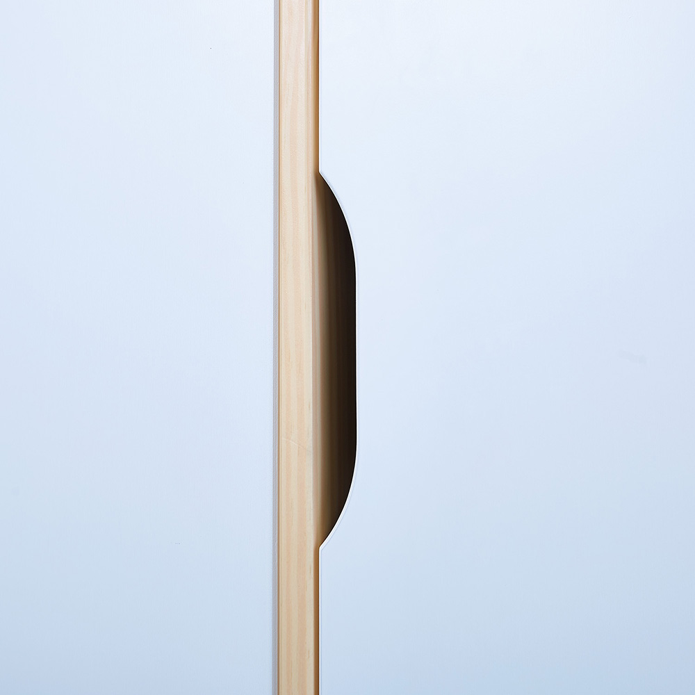 Armadio a 3 ante e 2 cassetti in finitura bianco e legno naturale 