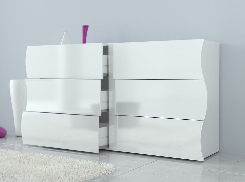 Comò 6 cassetti sagomati in finitura bianco laccato lucido, linea onda