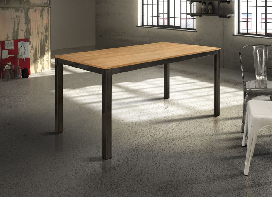 Tavolo moderno con strutta in metallo con ripiano in rovere