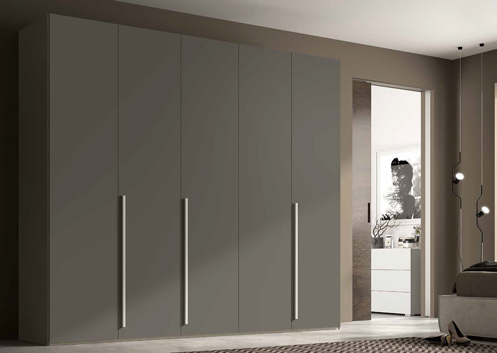 Armadio a 5 ante battenti grigio cenere laccato opaco con ante da 60 cm