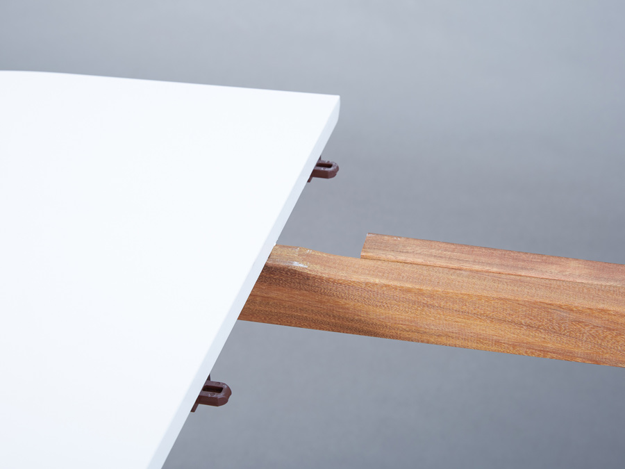 Tavolo allungabile, in mdf laccato bianco e metallo, 140x90 cm