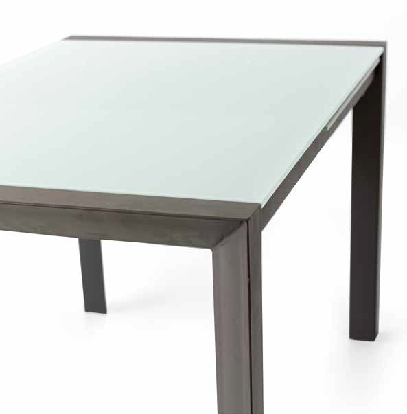 Tavolo allungabile in legno wenghe' con piano in vetro, apertura con binario