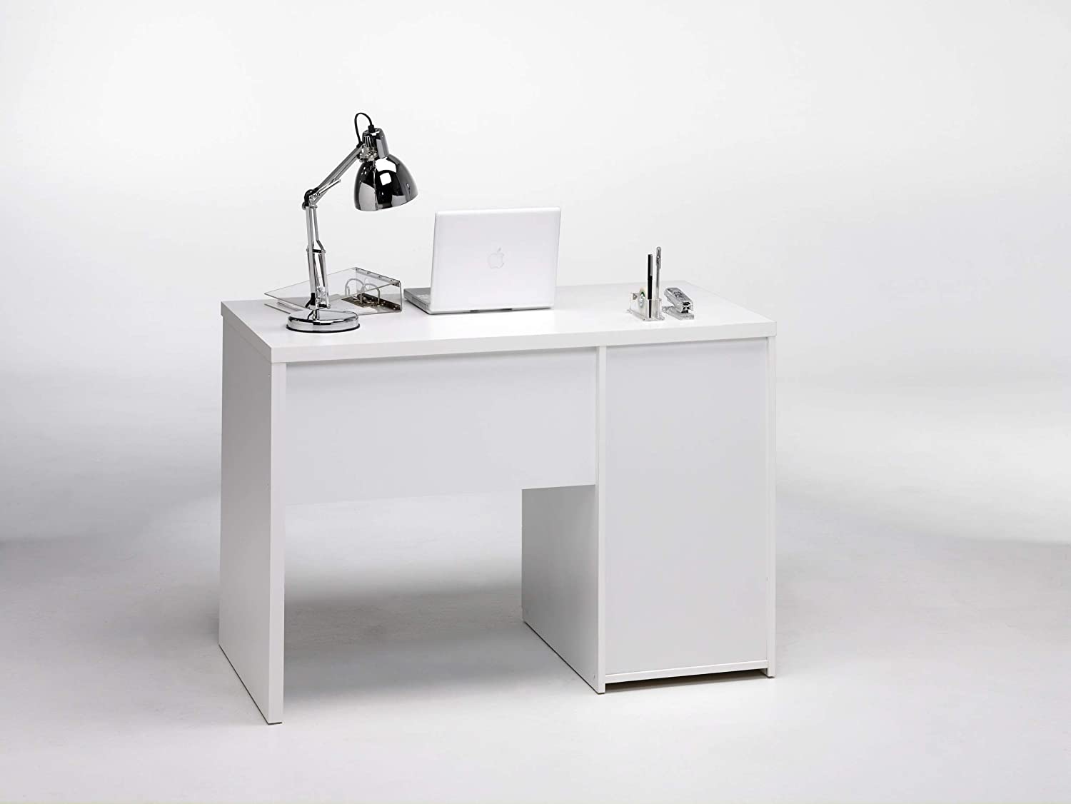 Scrivania bianca con cassettiera