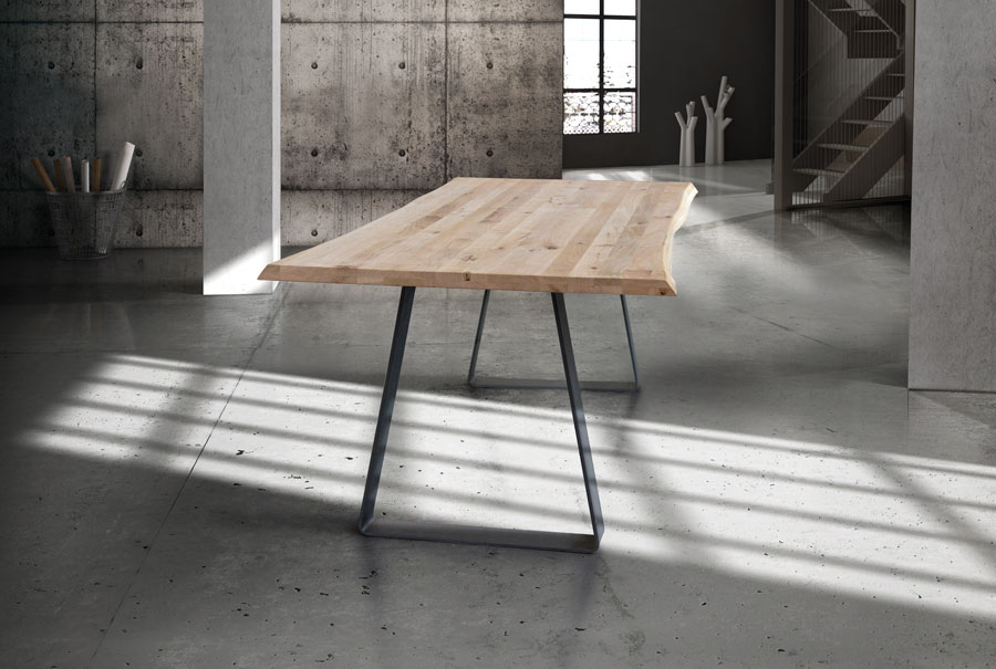 Tavolo Scortecciato Fisso in Massello con Nodo Aperto sp.4cm, gambe in ferro