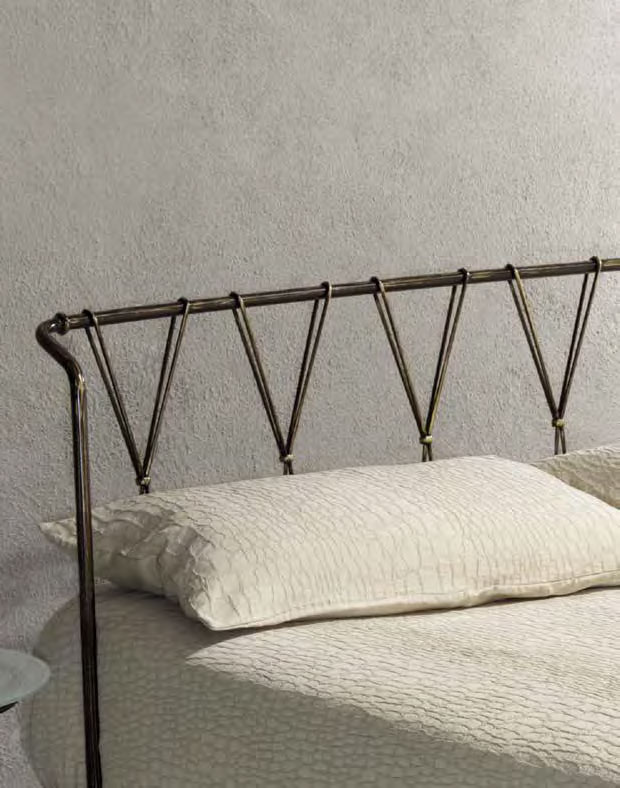 Letto in tubolare di ferro e ferro pieno Rust , color grafite, made in Italy