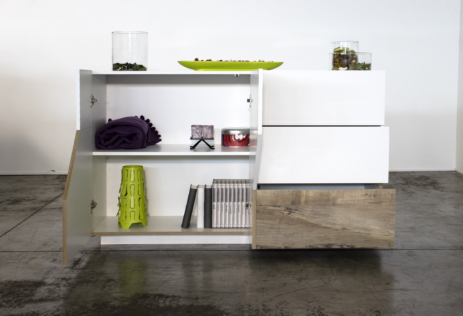 Economica Madia geometrica moderna 2 ante e 3 cassetti, Bianco lucido e Pero