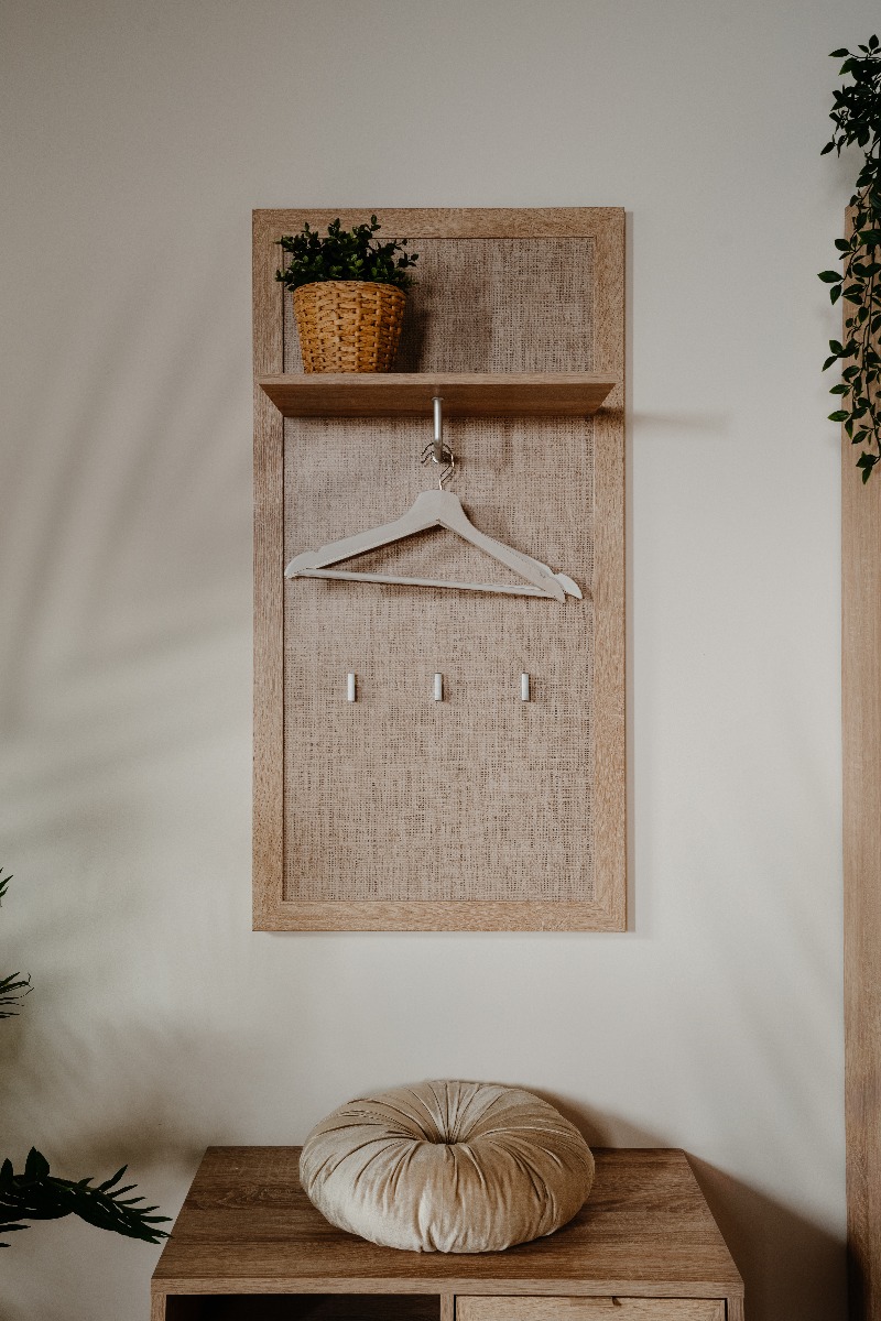 Appendiabiti Kara in finitura Quercia ed effetto Rafia