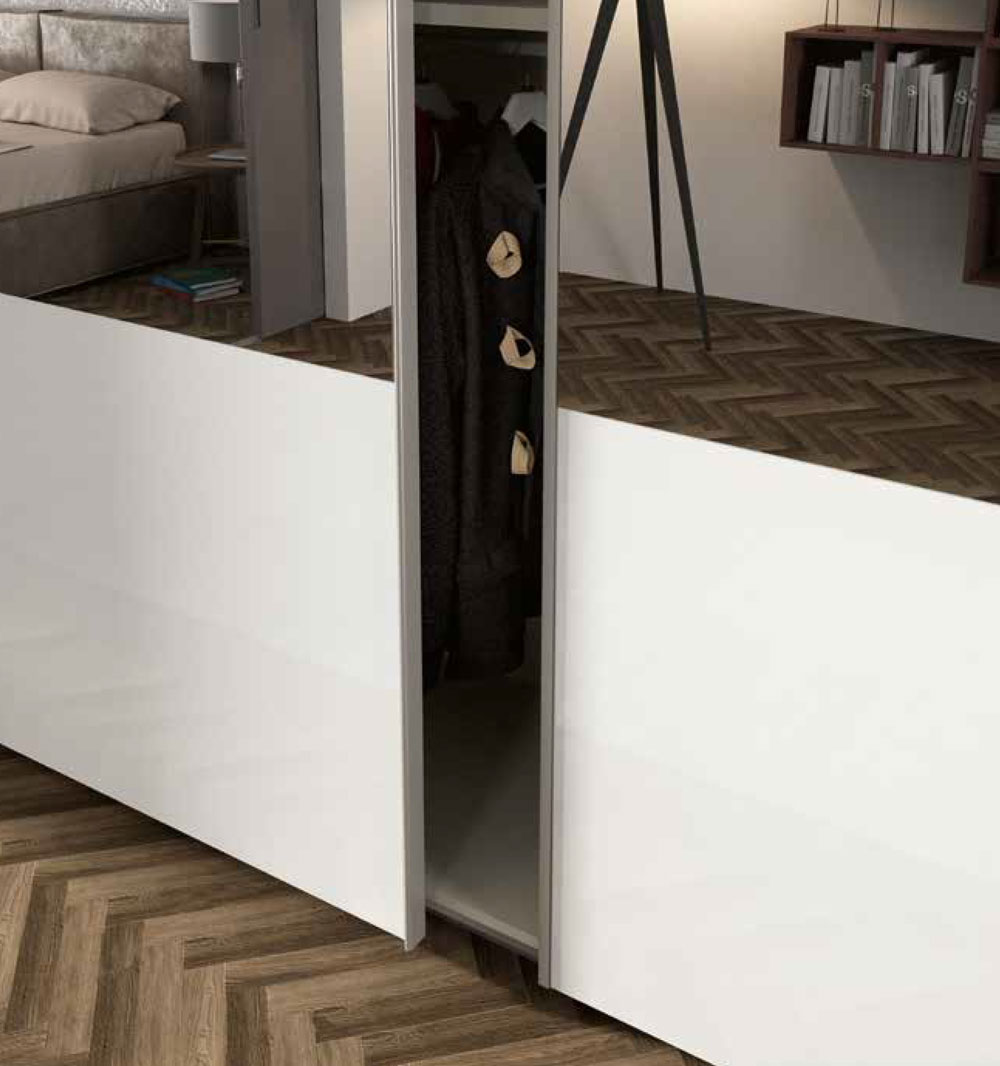 Armadio con specchio a 3 ante scorrevoli con struttura e ante Bianche laccate Lucido