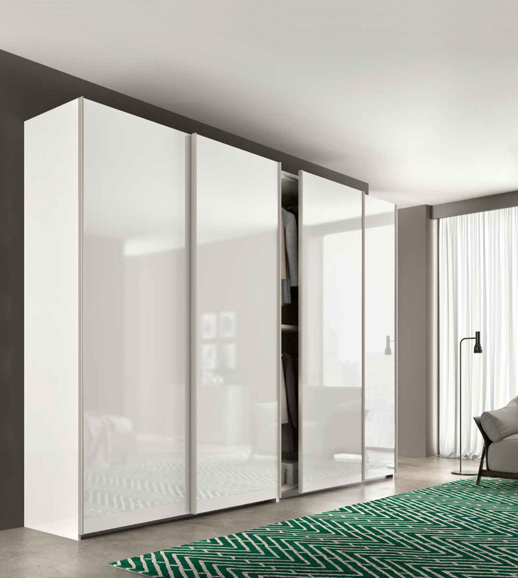 Armadio a 4 ante scorrevoli con struttura e ante Bianche laccate Lucido