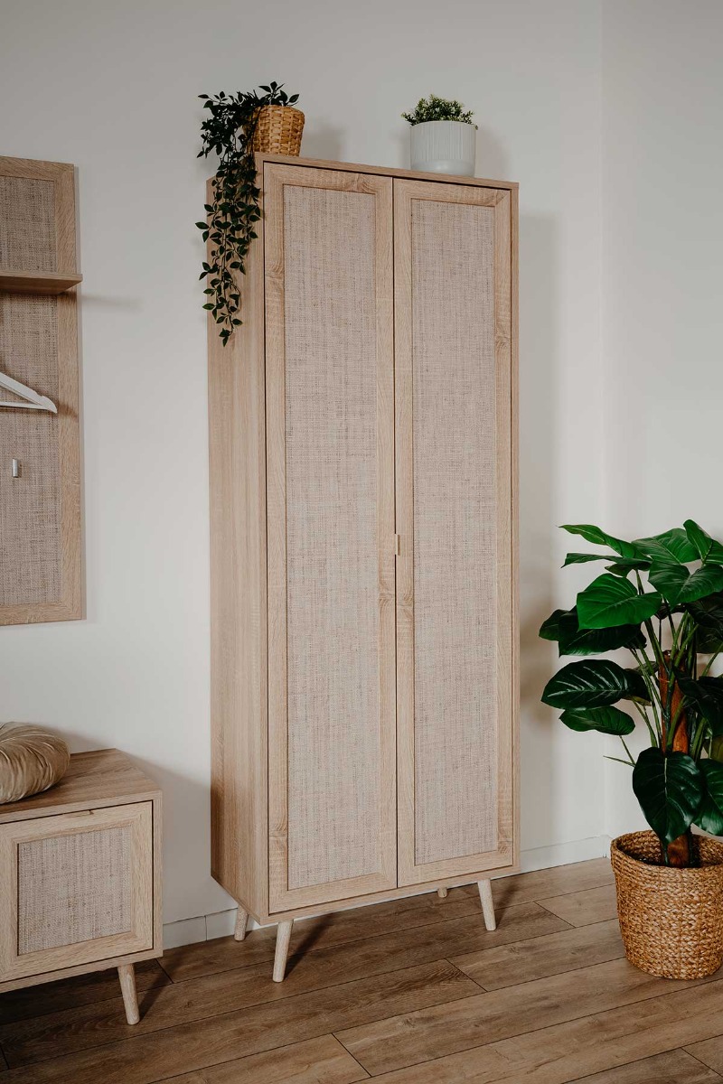 Armadietto Kara multiuso con 2 ante e 6 ripiani, in finitura Quercia ed effetto Rafia