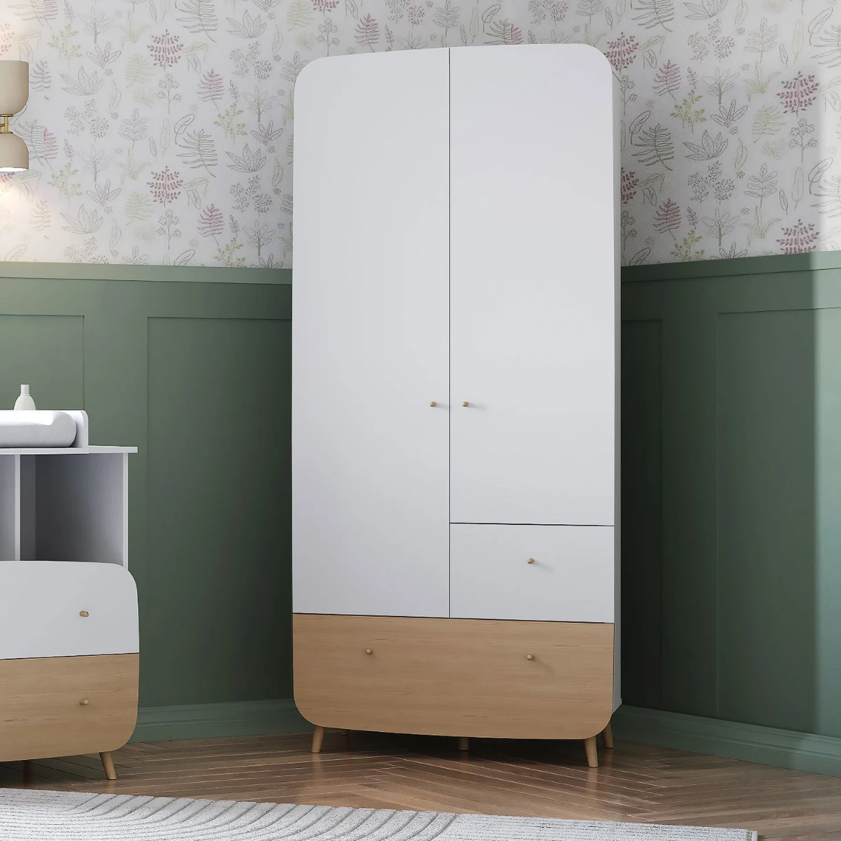 armadietto con piedi in legno massello