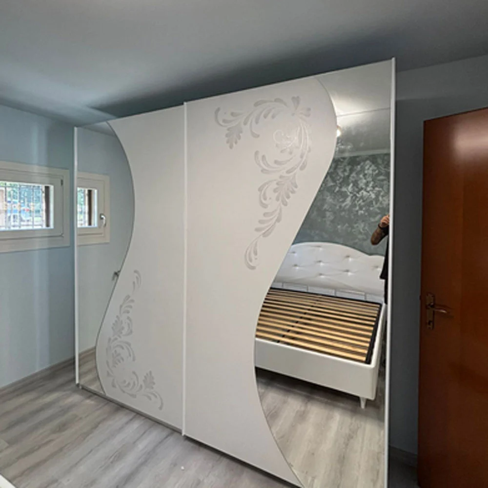 Camera da letto serigrafata con specchi, in finitura Bianco 