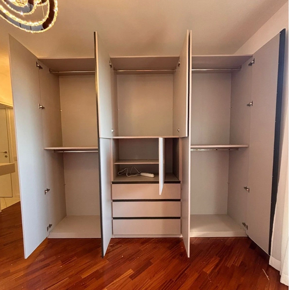 Armadio con tv girevole, finitura cashmere, prevendita a prezzo scontato, spedizione gratuita