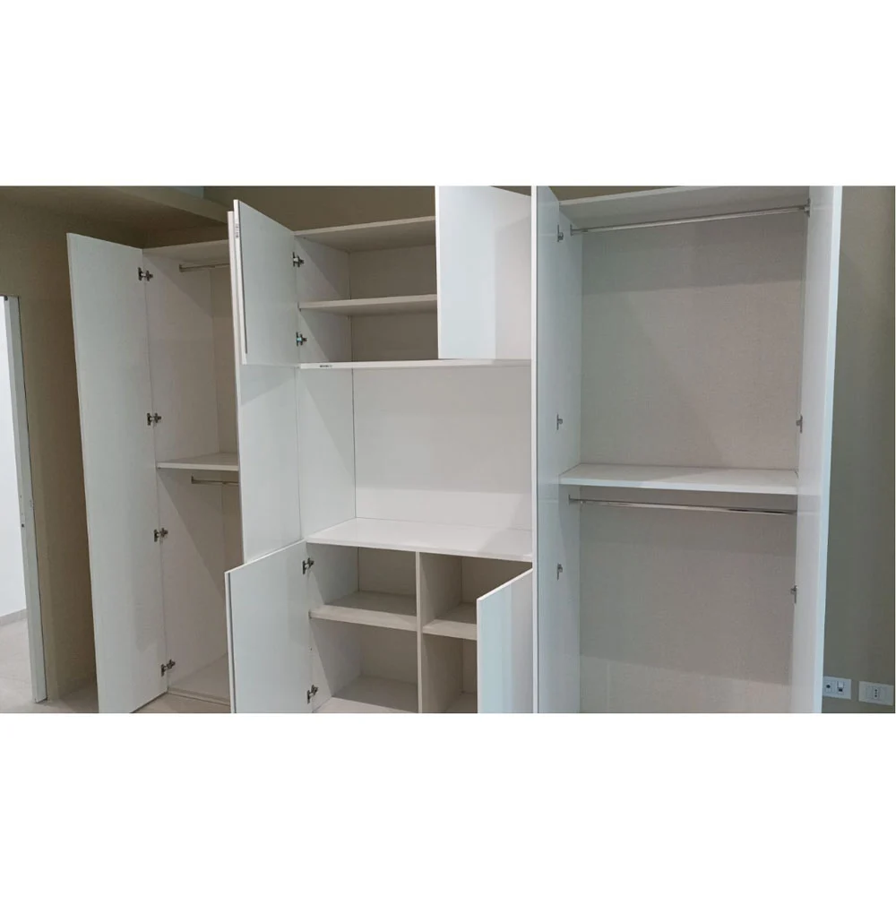 armadio laccato con vano tv