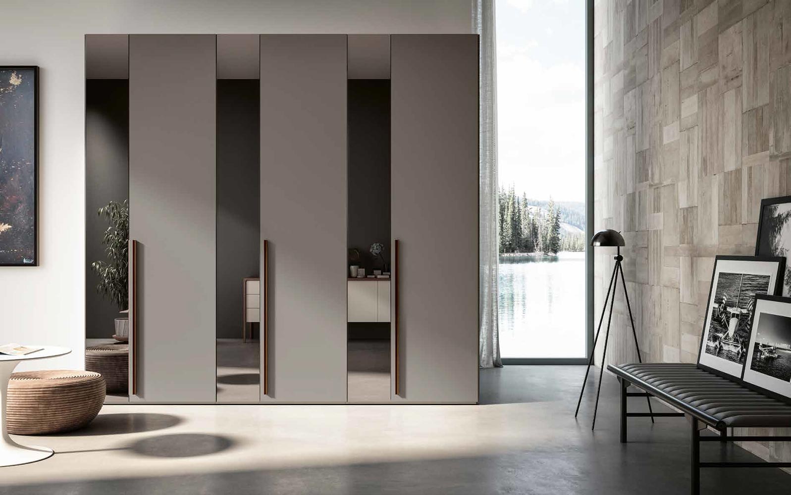 Armadio con specchio fumè, 6 ante battenti in finitura Grigio cenere