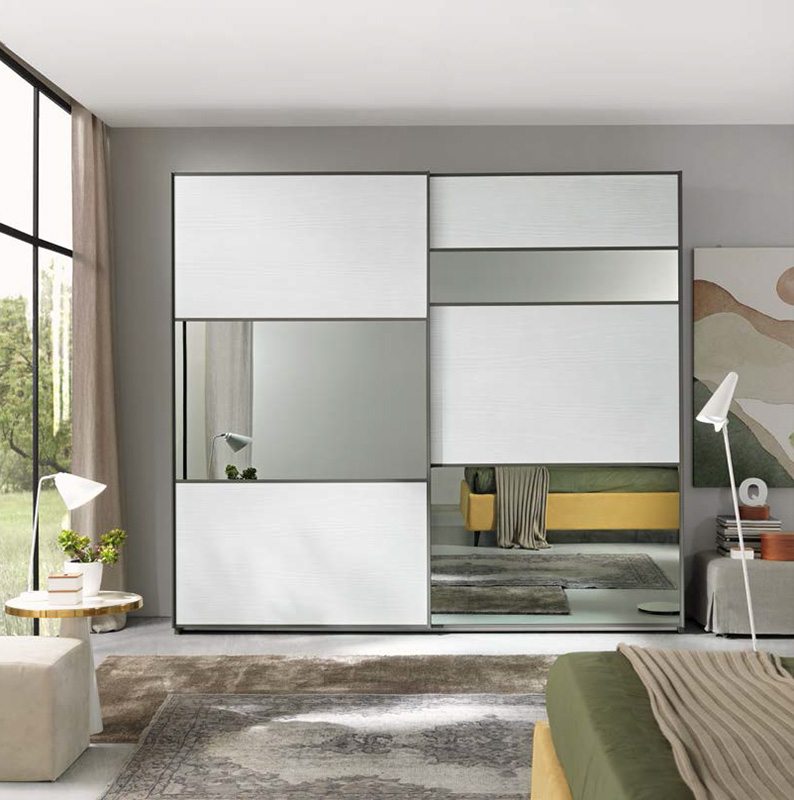 Armadio a 2 ante scorrevoli con vetro fumè, finitura Noce bianco