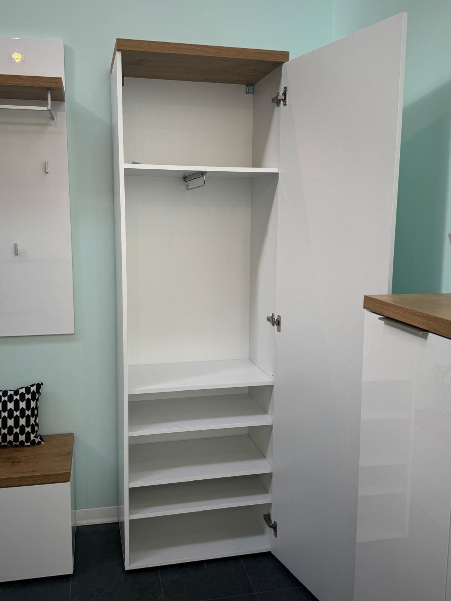 Guardaroba da ingresso, finitura Bianco laccato lucido e Castagno