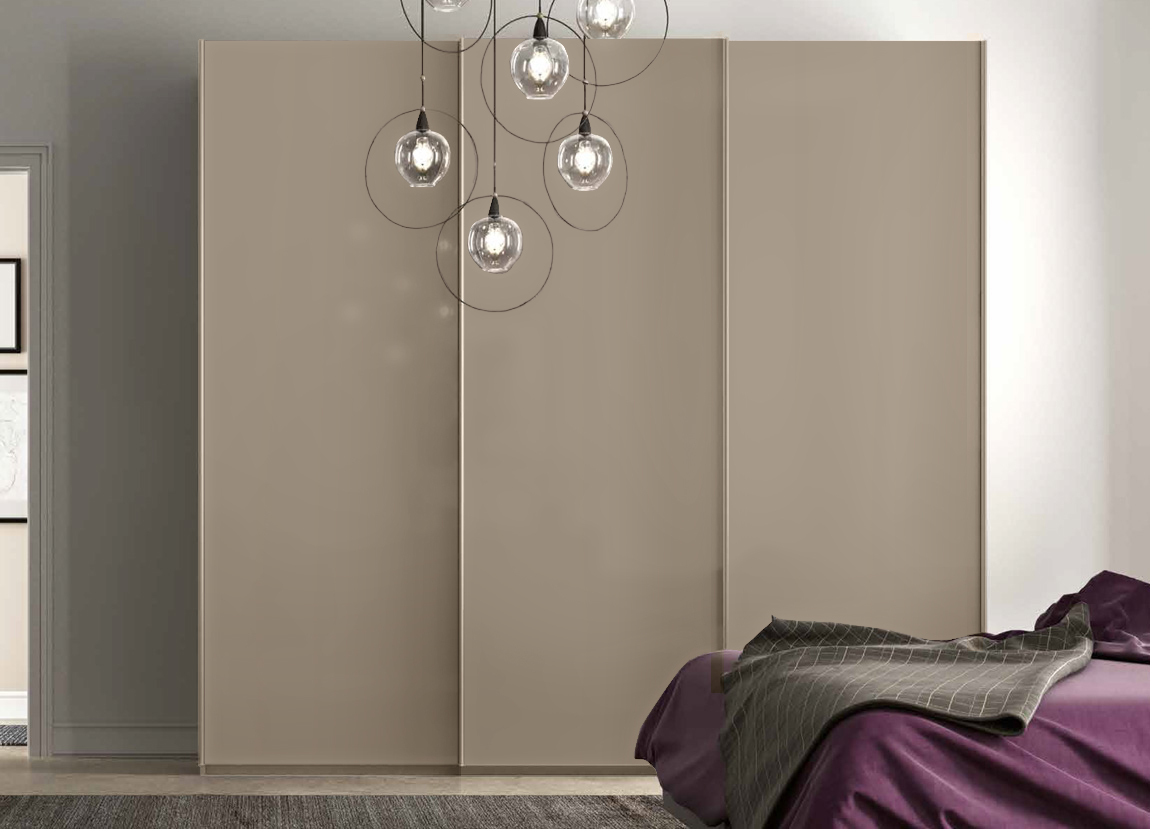 Armadio a 3 ante scorrevoli in finitura nobilitato Visone