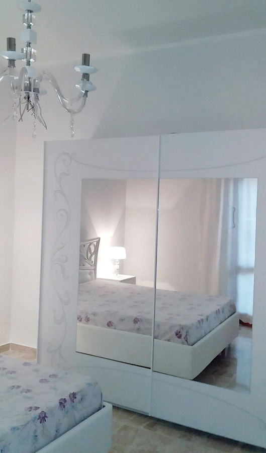 Armadio stile contemporaneo bianco avatar con serigrafia floreale e 2 ante scorrevoli