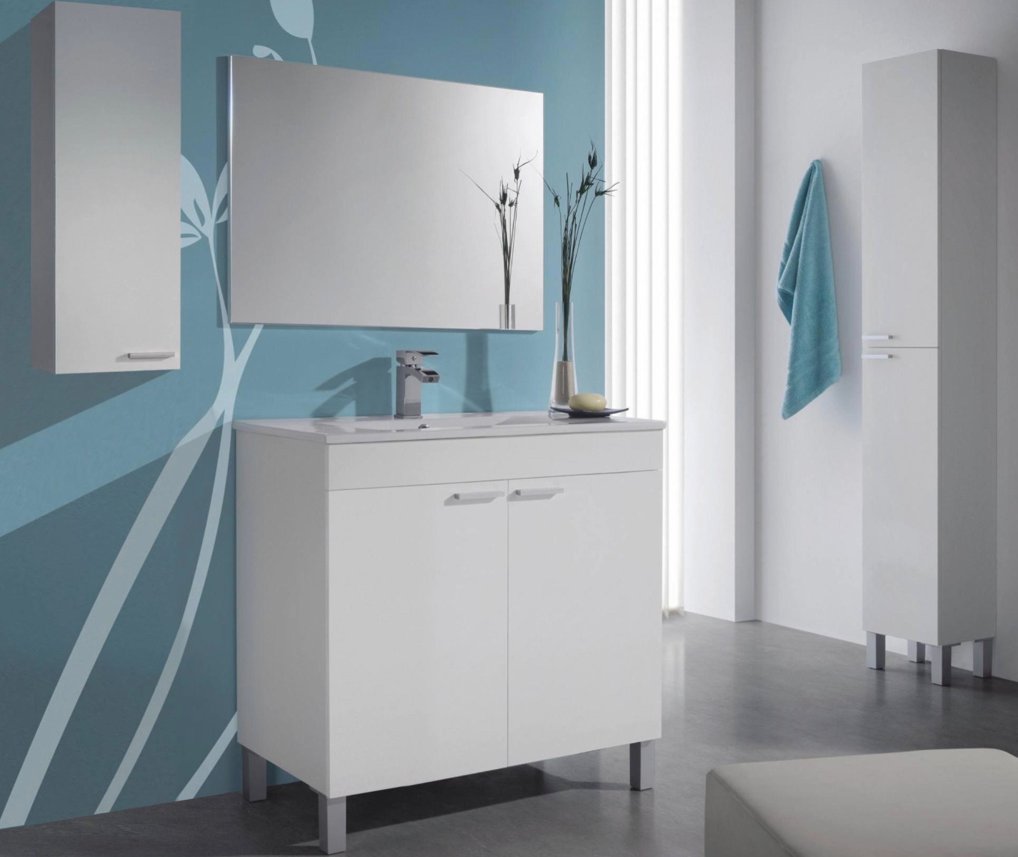 Mobile da bagno con 2 ante battenti più specchiera, finitura bianco lucido