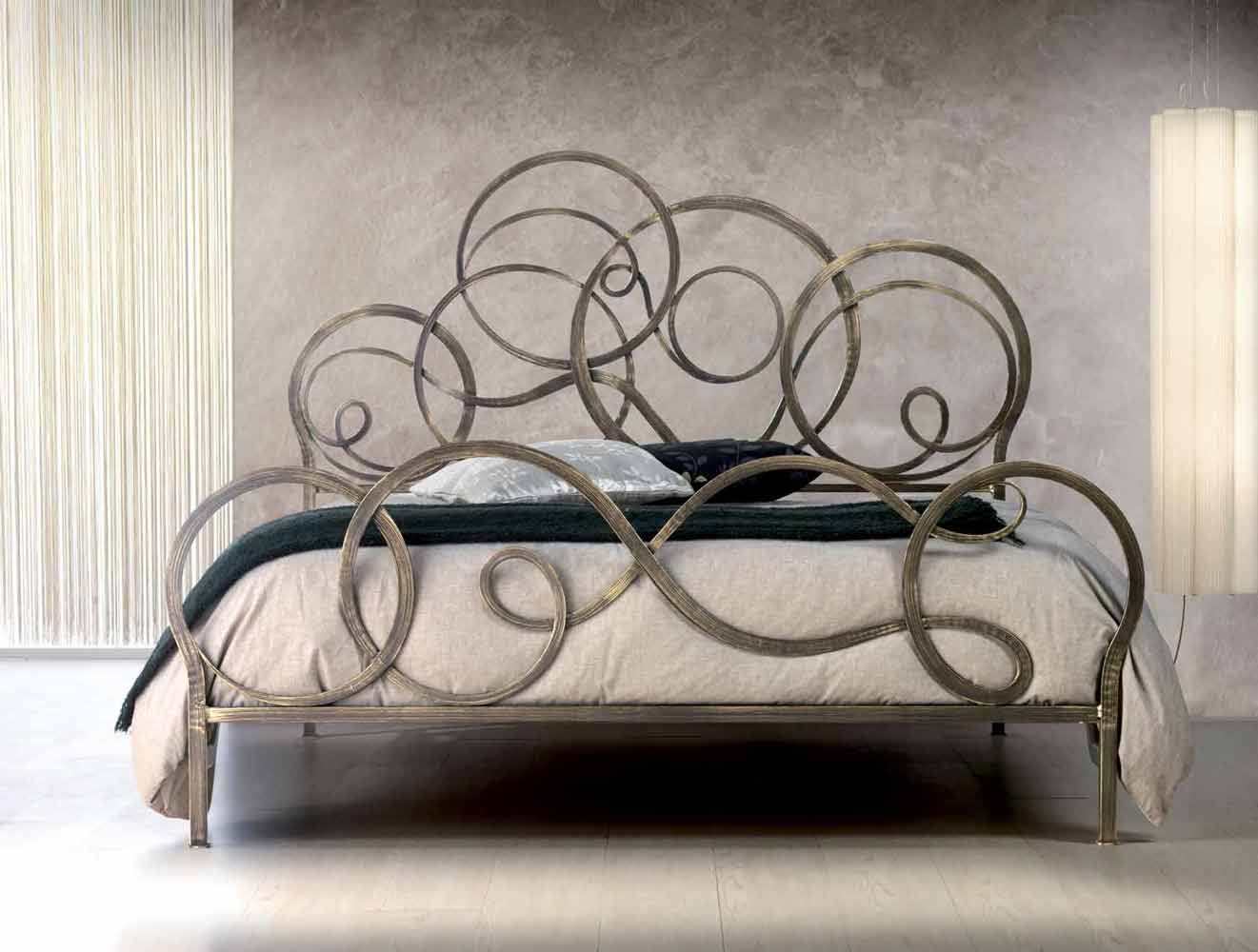 Letto in ferro battuto  Beethoven, color marrone anticato oro, made in Italy