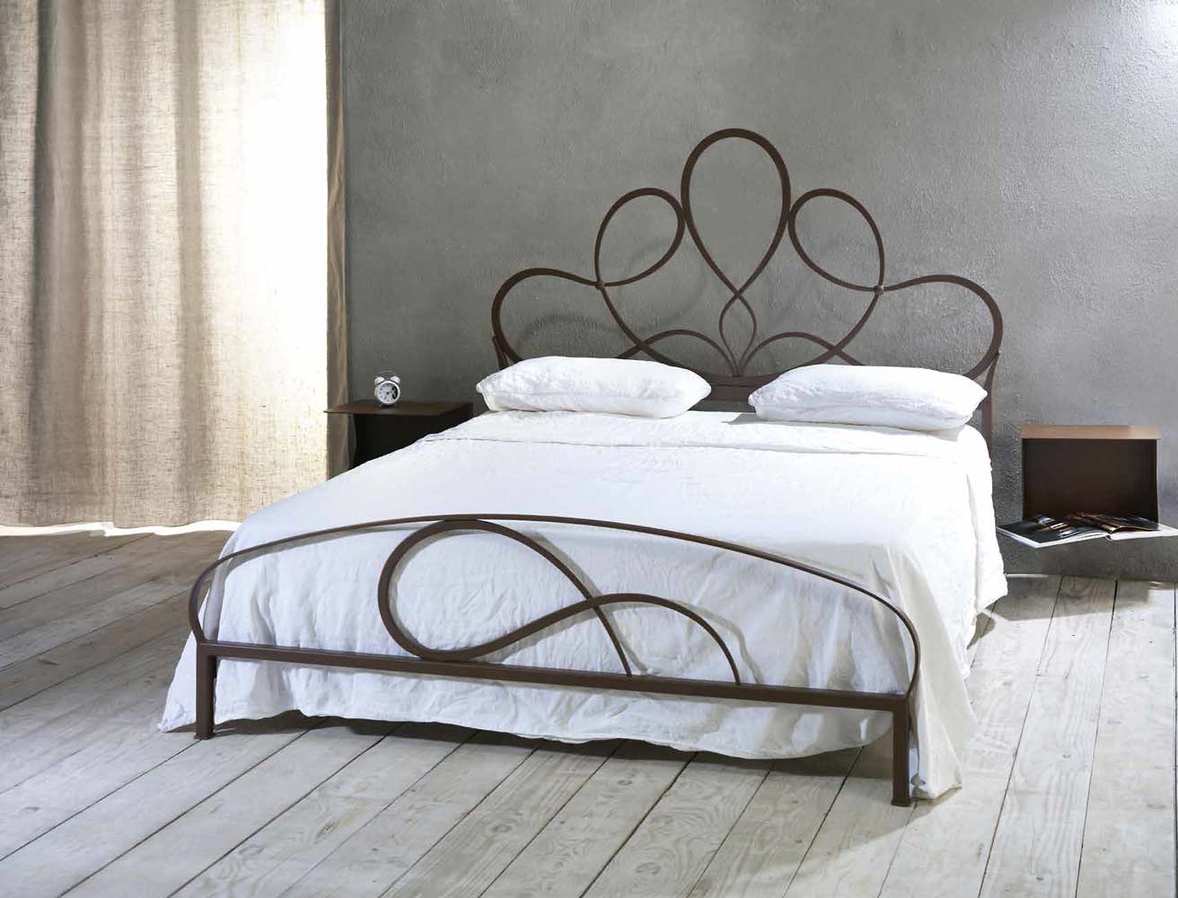 Letto in ferro battuto  Puccini effetto corten, made in Italy
