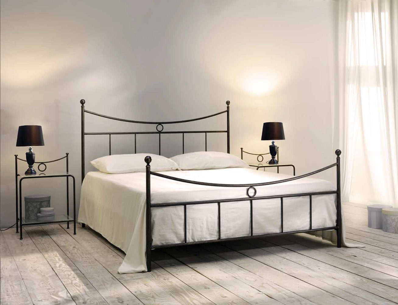 Letto in ferro battuto Wolf, colore marrone anticato oro, made in Italy