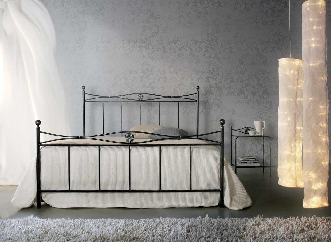 Letto in ferro battuto  Kellner, colore nero anticato argento, made in Italy