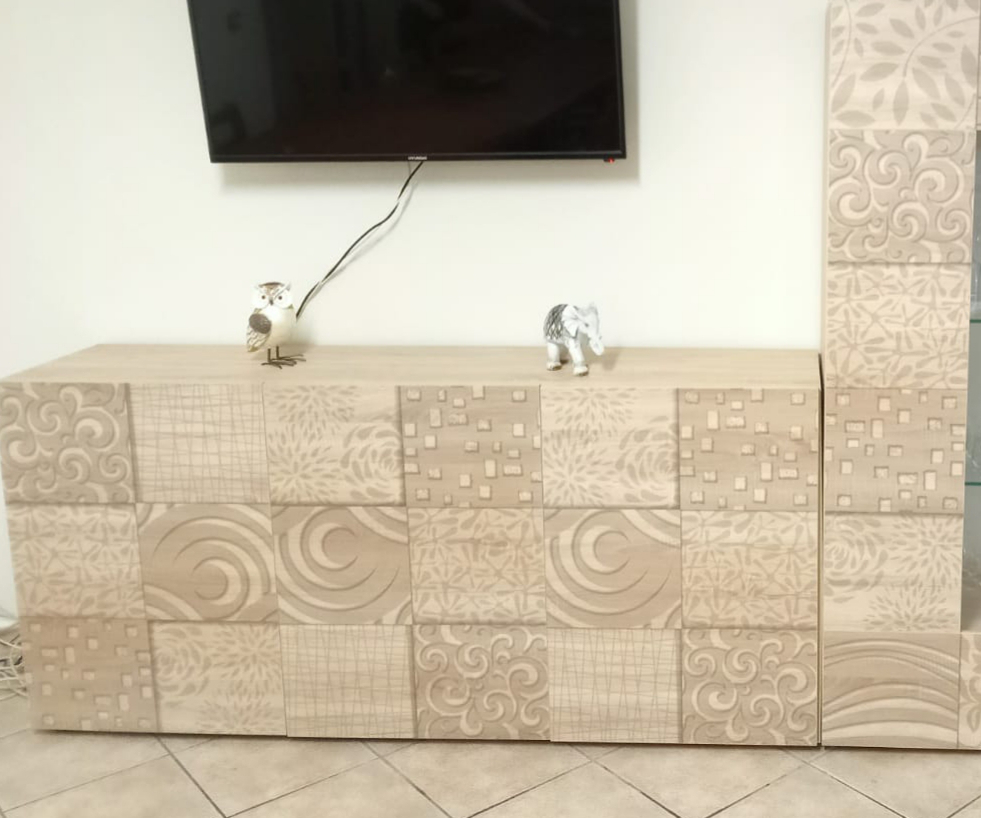 Madia con serigrafia, finitura rovere a 3 ante