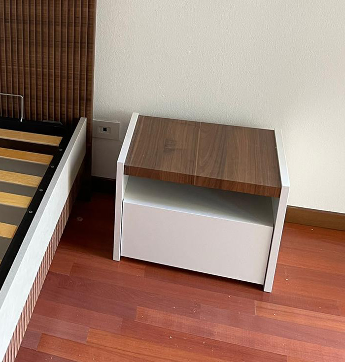 2 comodini finitura Bianco Opaco e Noce Dark, guide ammortizzate