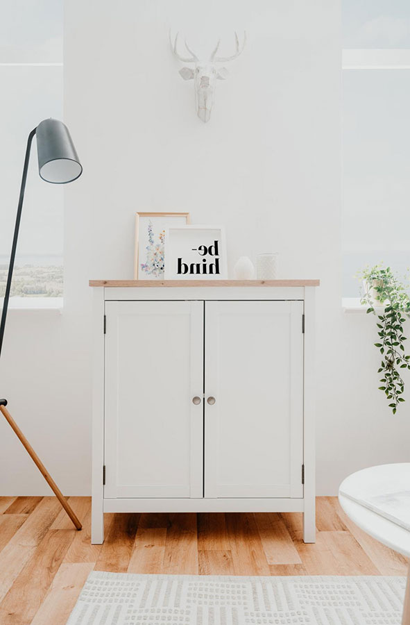 Madia credenza, 2 ante finitura bianco opaco e top in quercia