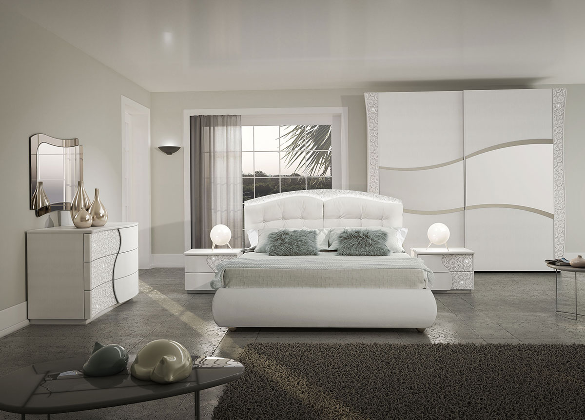 Camera stile contemporaneo con armadio scorrevole e letto contenitore, bianca con inserti floreali