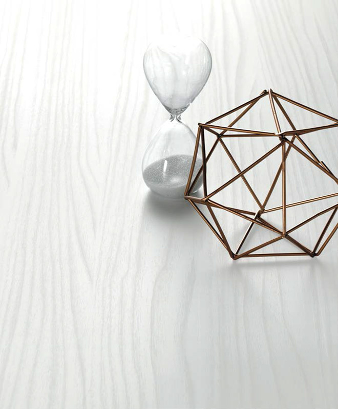 Camera con letto imbottito e armadio battente, finitura Cachemire e Noce bianco