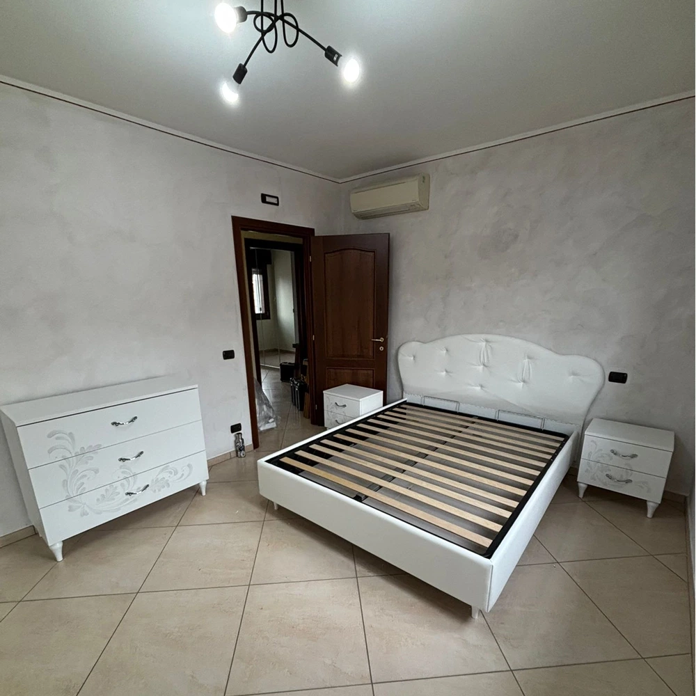 Camera da letto serigrafata con specchi, in finitura Bianco 