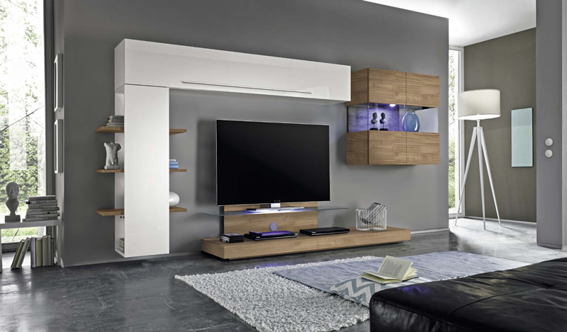 Parete attrezzata bianco laccato e noce stelvio