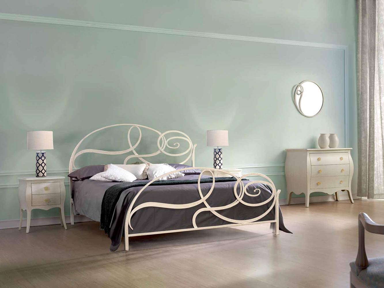 Letto in ferro battuto  Schubert, colore bianco anticato oro, made in Italy