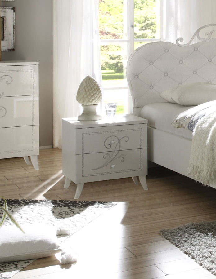 Coppia di comodini a 2 cassetti in finitura bianco avatar con serigrafia