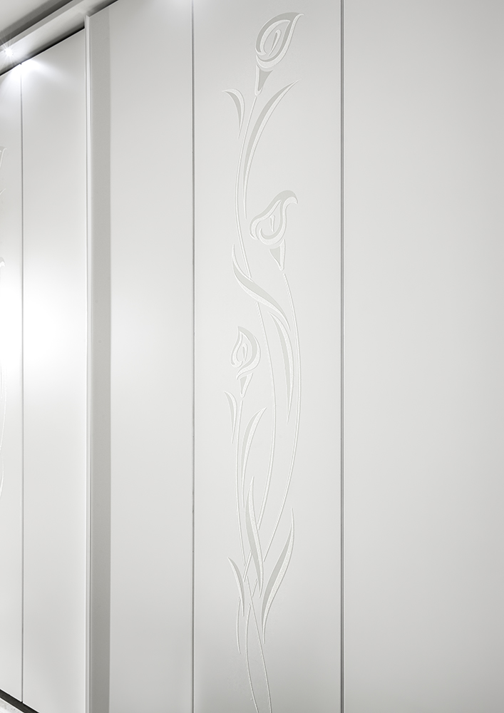 Armadio moderno, 2 ante scorrevoli e di design, bianco con decoro